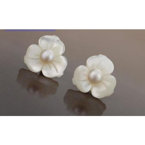 Pearl shellfish Sweet and Sweet Rose Earrings Clover shellfish flowers Womens Wedding earring