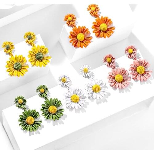 Fashion Sweet elegant Small Daisy Flowers Earrings 2021 Trend Women Female Shiny Flower Earring Party Banquet Jewelry Gift