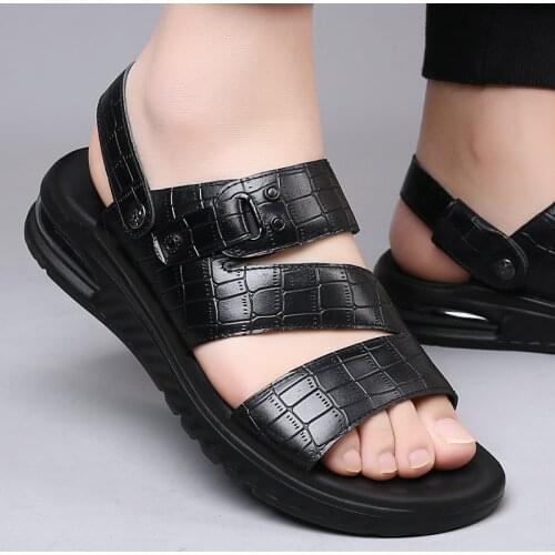 2021 New Men Sandals Split Leather Men Beach Shoes Roman Men Casual Shoes Men Slippers Sneakers Summer Outdoor Shoes Flip Flops