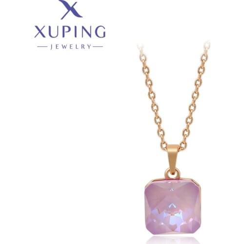 Xuping Jewelry Fashion New Trendy Square Crystal Pendant Necklace of Gold Color A00718623