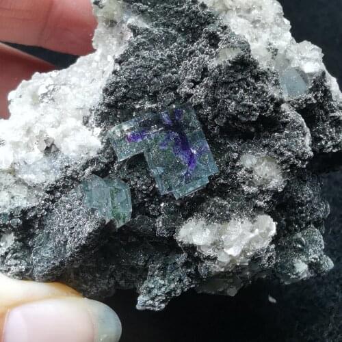 170.4gNatural Yaogangxian transparent purple heart fluorite and mica crystal symbiosis vein healing stone home decoration