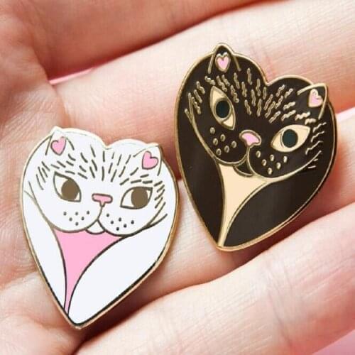 Heart Shape Black and White Cat Metal Enamel Brooch Cute Cartoon Cat Badge Pin Creative Trendy Animal Love Jewelry Accessories