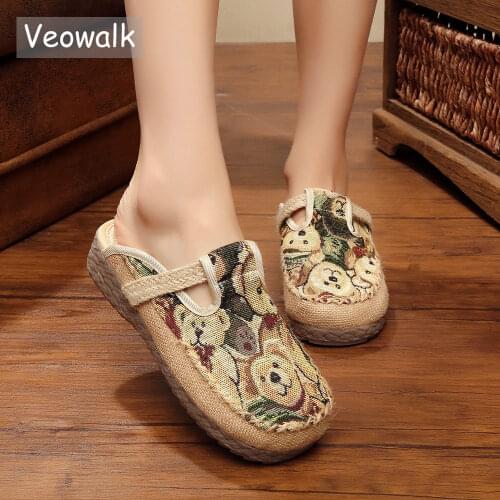Veowalk Handmade Bear Embroidery Women Linen Cotton Close Toe Flat Slippers Summer Ladies Breathable Comfort Mules Shoes