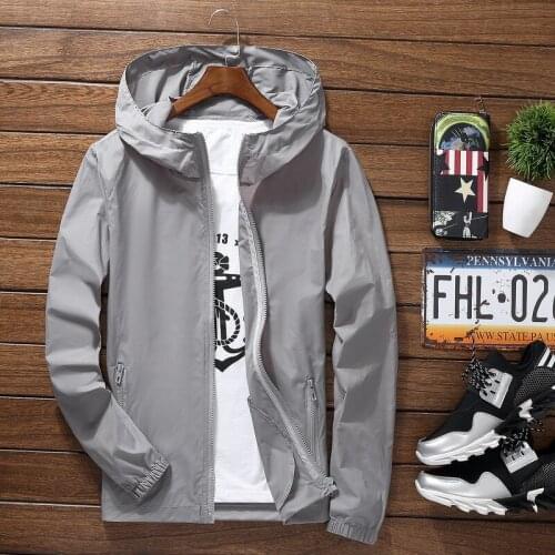2021 Light-Weight Mens Summer Hooded Jacket Thin Windbreaker Packable Sunscreen Waterproof Beach Casual Zipper Coat Solid Color