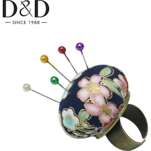 1Pc Ring Pin Cushions Adjustable Floral Pattern Quilters and Crafters Finger Pincushion DIY Sewing Accessories Random Color