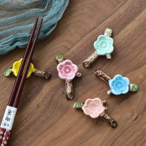 1pc Ceramic Chopsticks Rest Chopsticks Holder Chinese Style Plum Blossom Table Decor For Chopsticks Tableware Home Decoration
