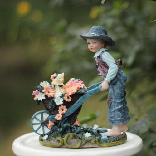 Outdoor Palace Style Cute Boy Strolling Resin Accessories Fairy Garden Figure Patio Ornaments Crafts Villa Courtyard Decoration