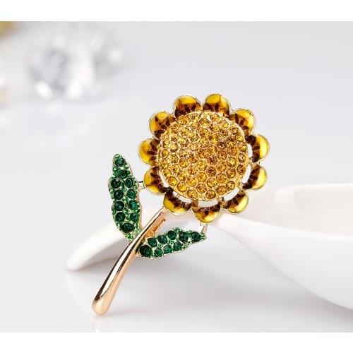 Summer Style Sunflower Brooches for Women Fashion Yellow Rhinestone Brooch Pin High Quality Cute Mother Gift New