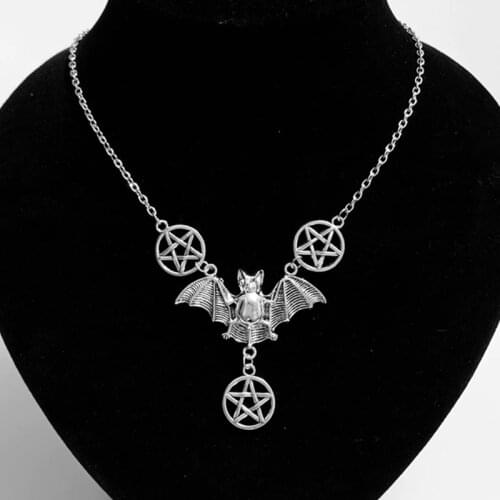 1pc bat necklace mens and womens Halloween bat pendant necklace ladies gothic vampire necklace