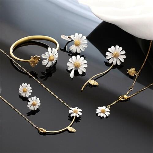 Fashion Chrysanthemum Sunflowers Earrings For Women Fresh Charming Lovely Cute Simplicity Style Daisy Flower Trendy Ear Studs