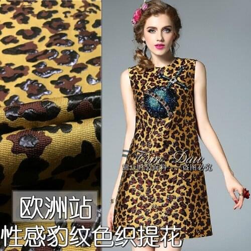 2018 European sexy leopard gold jacquard fabric autumn and winter high-end dress windbreaker clothing fabric new fashion cloth