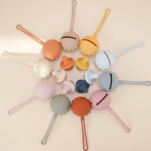 2021 New Design Non-Toxic Baby Essentials Soft Silicone Pacifier Holder Soother Container Box For Nipples Kids Teat Attachment