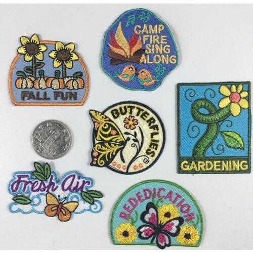 50pcs/Lot Embroidery Patches Letters Clothing Decoration Accessories Sunfloer Butterfly Bird Diy Iron Heat Transfer Applique