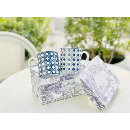 2021 New Arrival Delicate Tartan Design Handgrip Coffee Cup Set Concise Style Coffee Mugs Couples Mugs 2 Cups/Set with Gift Box