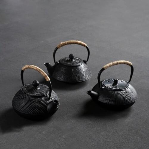 Japanese Iron Tea Pot with Stainless Steel Infuser Cast Iron Teapot Tea Kettle for Boiling Water Oolong Tea 600/800/1200ML