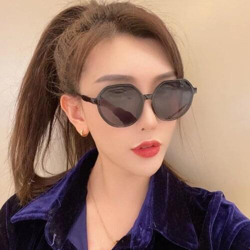 Fashion Oversized Sunglasses Women Vintage 2021 Frame Gradient Ladies Sunglasses White Retro Shades Square Sunglasses