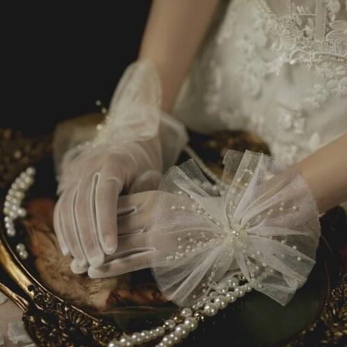 Big Bow Fingers Short Bridal Gloves New Styles 2020 Wedding Gloves Fashion Design Pearls Shiny Gloves