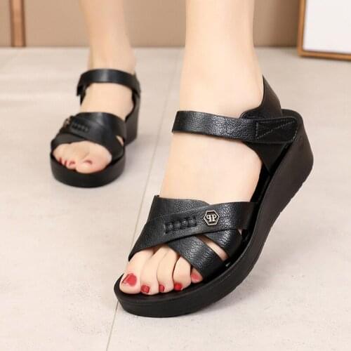 ZZPOHE 2021 summer mother shoes flat sandals women aged leather soft bottom fashion sandals comfortable mid heel walking shoes