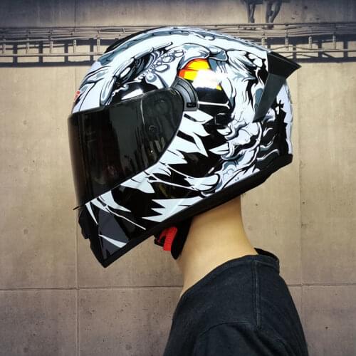 The LVS imitation streetcar helmet male motorcycle yohe electric yohe knight double lens qiu dong long tail