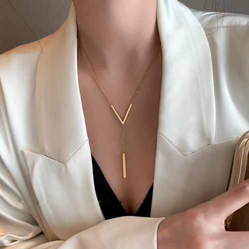 Temperament V-shaped personality pendant titanium steel necklace female summer 2021 new ins tide clavicle chain light luxury