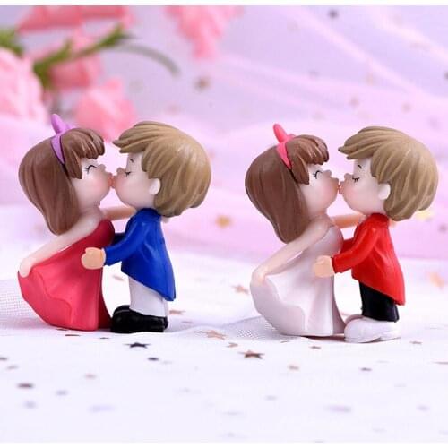 Romantic Couples Figurines Fairy Garden Miniatures Ornaments Cute Boy and Girl Lovers Kiss Wedding Dolls for Home Decor