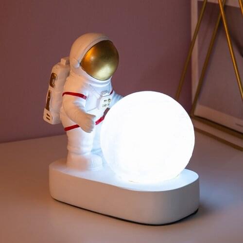 Nordic Style Astronaut Spaceman Model Night Light LED Desk Lamp Bedroom Bedside Tabletop Creative Furnishings Table Lamp