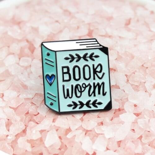 A literary book literary fan girl with a light blue heart and leaves decorated to give friends a hobbyist clothing accessories