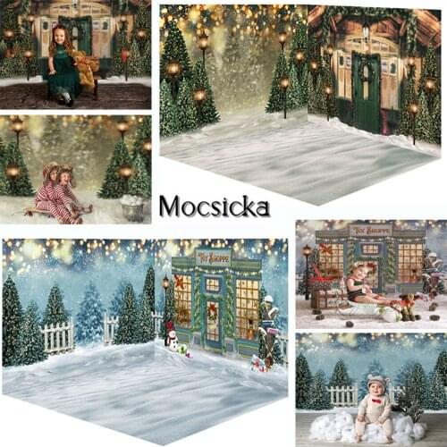 Xmas Wooden House Snow Scene Photography Background Dark Green Door Snowfield Bokeh Christmas Tree Studio Photo Backdrops Decor