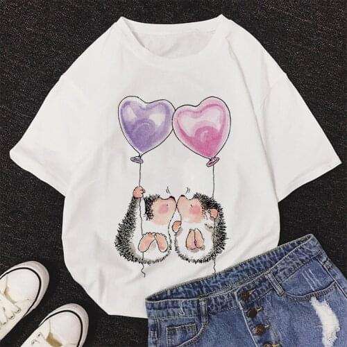 Little Hedgehog Kiss Kawaii Graphic Print T-shirt Women 2020 New Summer Fashion Tshirt Tee Harajuku Aesthetic Top Female T Shirt