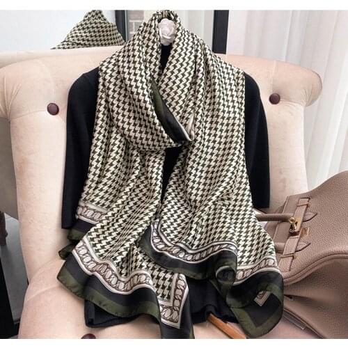 2021Luxury brand Autumn and winter women New style Fashion Color matching Print silk scarf lady Popular headcloth beach shawl
