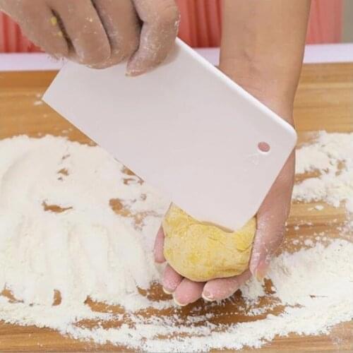 1Pcs Plastic Dough Scraper Cream Smooth Cake Spatula Baking Pastry Tools Kitchen Butter Knife Dough Cutter Baking Pastry Tool
