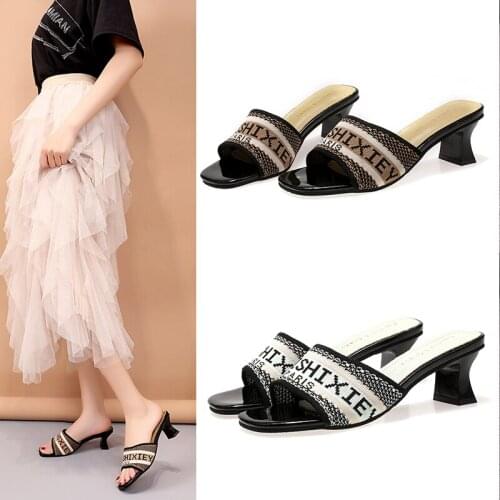 2021 New Summer Women Slippers Net Red Letters Embroidered Leather Non Slip Middle Heel Flip Flops Outside Wear Sandals Slippers