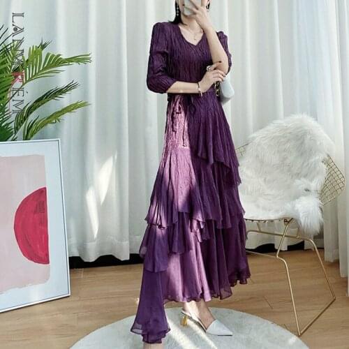 LANMREM 2021 Autumn Half Sleeve V-neck Pleated Flare Waist Show Thin Solid Color Cloth Black Dress For Women Fashion Tide 2A2574