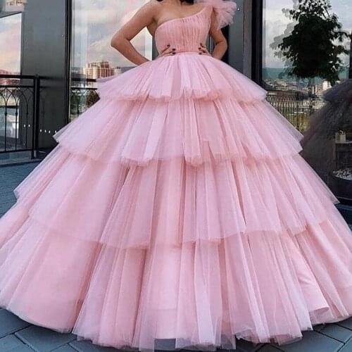 One Shoulder Ball Gowns Quinceanera Dresses 2021 Tulle Tiered Cupcake Formal Prom Dresses Sweet 16 Age Vestidos De Quinceanera