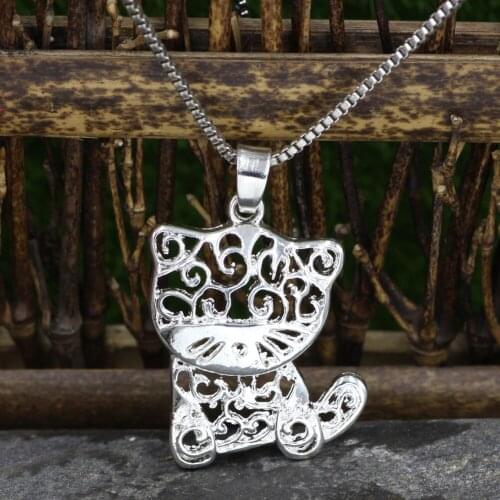 Youe shone Women Silver Tabby Cat Necklace Adorable Kitten Pendant Necklace For Both Kids And Adults