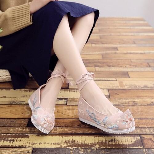 Traditional Chinese Hanfu Shoes Women Dress Folk Dance Stage Performance Bandage Oriental Wedding Floral Casual Embroidered Shoe