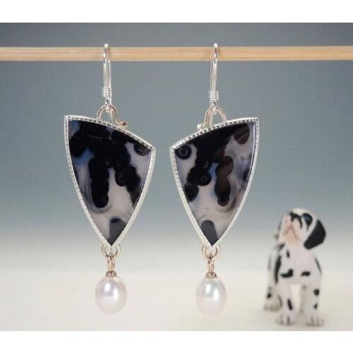 Womens Daily Leopard Print Spot Triangle Enamel Pearl Dangle Earrings Creative Black White Wave Point Art Print Pendant Earrings