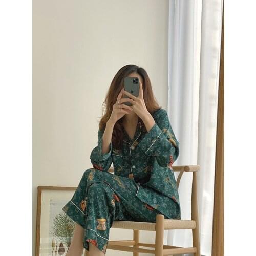 New Pajamas Womens Spring and Summer Artificial Silk Womens Fashion Trend Minimalist Thin Silk Big Brand Home Wear Can Be Worn