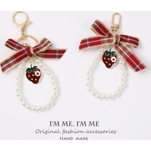 2021 Cute Strawberry Fabric Ribbonl Imitated Pearl Chain Gold Plated Key Chains Bag Pendent Charm Airpods Accessories D700
