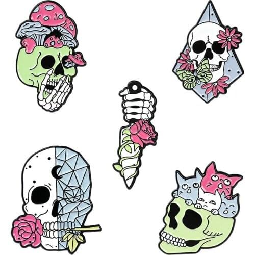 Rose Flower And Skull Lapel Pins Fashion Enamel Badges Cartoons Decorative Brooches For Women Anime Pins Metal Badges On Clothes