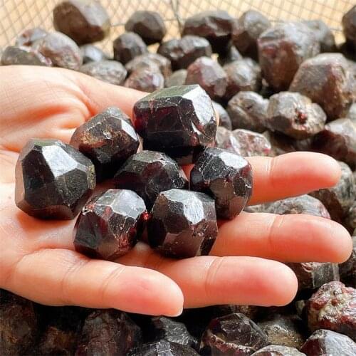 Natural Red Garnet Quartz Crystal Gemstone Healing Energy Stone Garden Yard Home Degaussing Mineral Specimen Decor for Tumbling