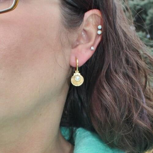 WTLTC Gold Cowrie Shell Huggie Hoop Earrings for Women Boho Seashell Pearl Hoops Earrings Drop Piercing Earrings With Charm