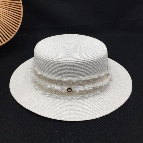 19 spring and summer white web celebrity with Hepburn heifer style flat hat straw hat French retro shade holiday Korean version