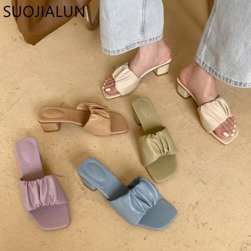 SUOJIALUN 2021 Square Toe Slippers Fashion Brand Pleated Peep Toe Slides Ladies Square Low Heel Sandal Shoes Outdoor Flip Flop