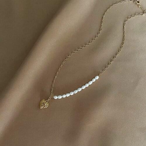 Minar Temperament Gold Hollow Floral Love Heart Pendant Necklace for Women White Freshwater Pearls Asymmetric Choker Necklaces