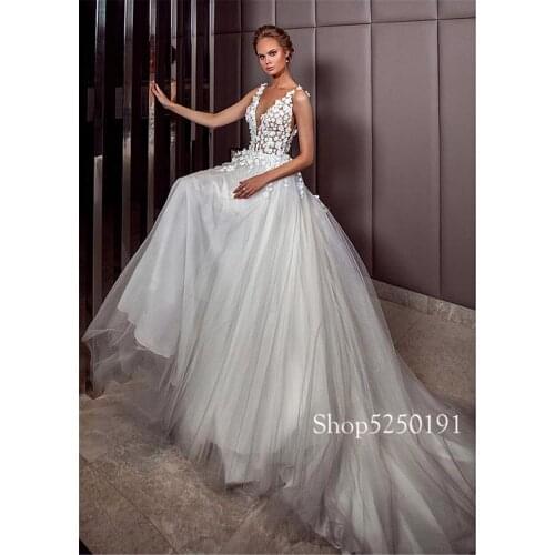 Marvelous Tulle V-neck Neckline A-line Wedding Dresses With 3D Handmade Flowers Grey Tulle Bridal Dress vestidos de novia vinta