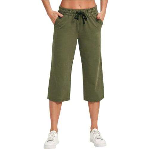 3/4 Joggers In Soft Sweatshirt Solid Color Fabric Drawstring Elasticated Waist Side Pockets Straight Legs Hems Sports Pants