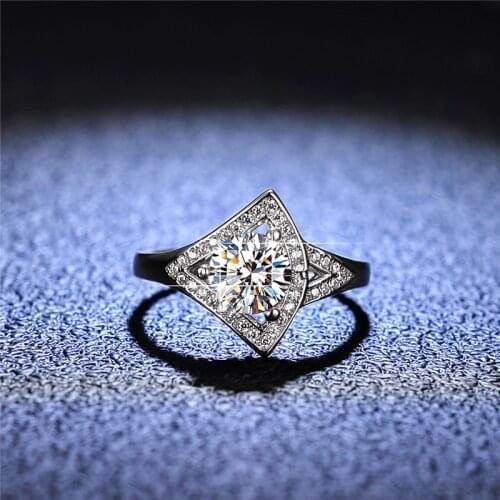Silver Platinum Diamond Test Passed Excellent Cut 1 Carat D Color High Quality Moissanite Triangle Ring Silver 925 Jewelry PT950