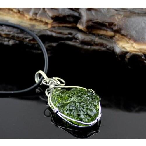 Hot Sale fashion A+++ 100% Natural Moldavite green aerolites Czech crystal stone Meteorite pendant 925 silver energy necklace