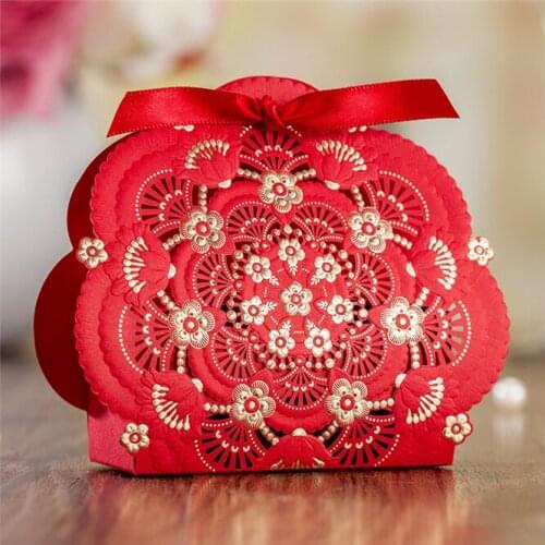 50PCS Luxury Laser Cut Butterfly Flower Gift Bags Candy Boxes Wedding party favors Portable Gift Box Party Favor Decoration